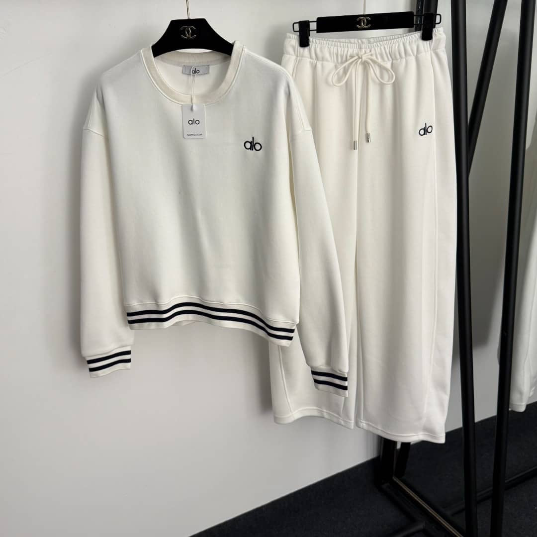 Alo Sweat Suit - Image 2